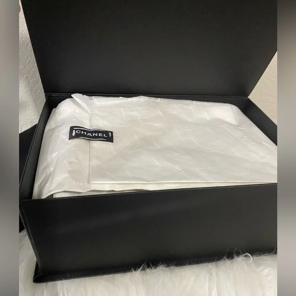 Chanel Le Boy Medium - Caviar - Picture 7 of 17
